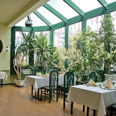 Hotel Dorrian Познань Экстерьер фото