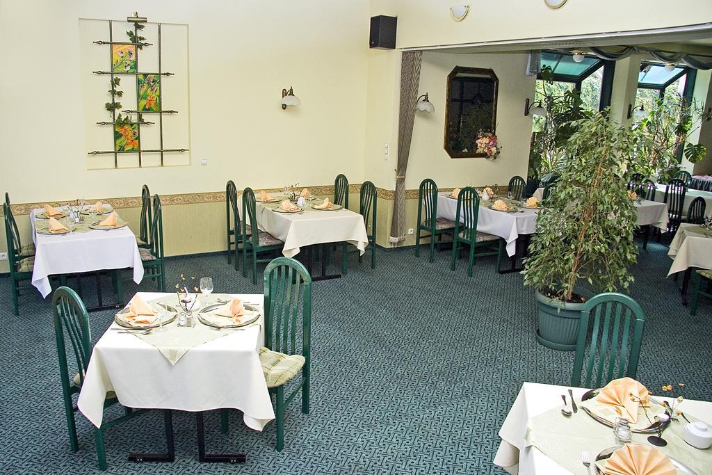 Hotel Dorrian Познань Экстерьер фото