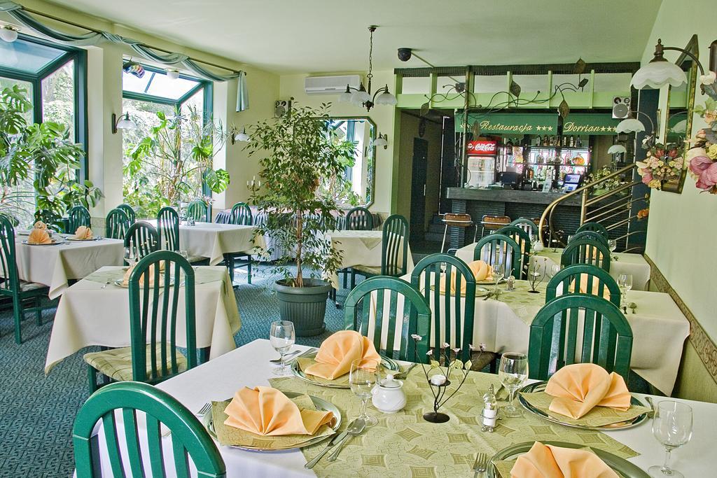 Hotel Dorrian Познань Экстерьер фото
