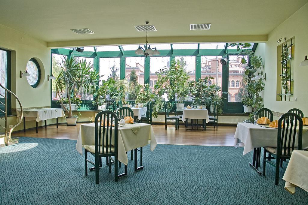Hotel Dorrian Познань Экстерьер фото