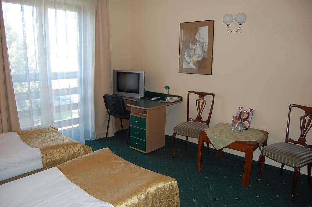Hotel Dorrian Познань Экстерьер фото